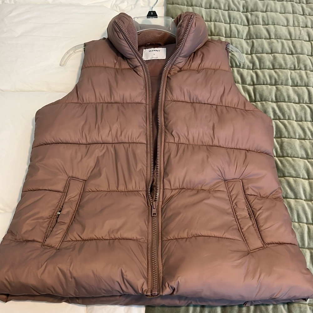 Old Navy Mauve Puffer Vest - Size Small